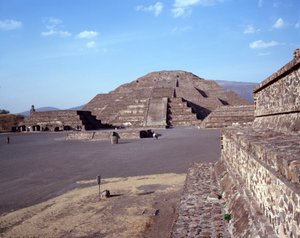 Precolumbiaanse beschaving: uitzicht op de site van Teotihuacan (300 v.Chr.-600 n.Chr.): de tempel (of piramide) van de Maan. Mexico door Pre Columbian Pre Columbian