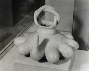 Vaas versierd met tien tepelvormen, Huasteeks door Pre Columbian Pre Columbian