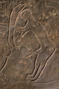 Menselijke figuur en stierenkop (rotsgravure) door Prehistoric