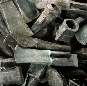 Prehistorie: Ardea type bijl uit de Necropolis van Ardea, Lazio door Prehistoric Prehistoric