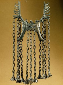 Prehistorie: elandvormige hanger met twee hoofden van een site in Dolanlar (Azerbeidzjan) Bronstijd. Bakoe, Azerbeidzjan Staatsreligie Geschiedenis Museum