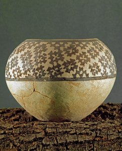 Prehistorie: kleivaas met geometrische decoraties van Anau type van de site van Gheoksjur (Zuid-Turkmenistan) door Prehistoric Prehistoric