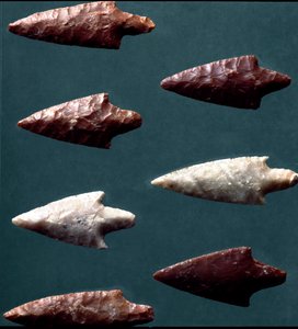 Prehistorie, cultuur van Rinaldone (Montefiascone): pijlen uit de necropolis van Rinaldone. Kopertijd. Eneolithicum. 2200 v.Chr. Rome, Museo Nazionale Preistorico Etnografico Luigi Pigorini