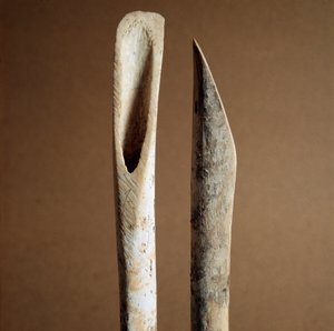Prehistorie: gereedschappen om schors van scheenbeenderen van geiten en schapen te verwijderen uit de Necropolis van Arene Candide (Finale Ligurië), Ligurië. Midden-Neolithicum, Steentijd. Genua, Museo di Archeologia Ligure