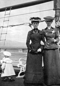 Prins Olav 1903-1991 met Lady Antrim en Miss Knollys, 1908 door Queen Alexandra