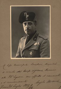 Album "MVSN- Zwarthemden": Console van de Militie in uniform, 07/1935 door R. Petrelli