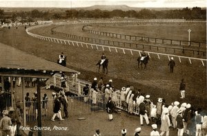 De Renbaan, Poona, c.1900-30 door Raphael Tuck and Sons