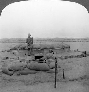 Een unieke zandblokhuis, Zuidwest-Afrika, Eerste Wereldoorlog, c1915 door Realistic Travels Publishers