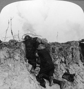 Artillerie waarnemingsofficier in voorpost, Frankrijk, Eerste Wereldoorlog, 1914-1918 door Realistic Travels Publishers