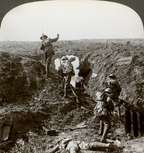 Britse soldaten vallen de Hindenburglinie aan, Eerste Wereldoorlog, 1917-1918
