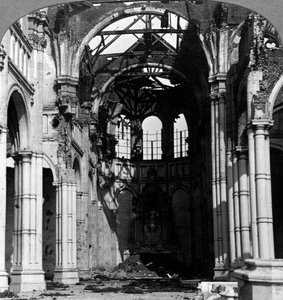 Schade aan de kerk van Notre Dame, Armentieres, Frankrijk, Eerste Wereldoorlog