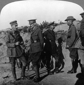 Lord Kichener beoordeelt de situatie bij Gallipolli met ANZAC-officieren, Eerste Wereldoorlog, 1915-1916