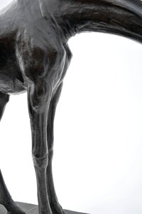 Grote giraffe met gebogen hoofd, gemodelleerd 1909-10, gegoten voor 1913 door Rembrandt Bugatti