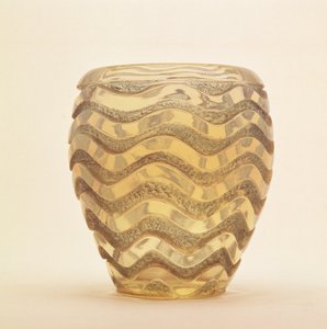 Zwaar gevormde vaas met golfontwerp in gepolijste reliëf door Lalique, ca. 1902