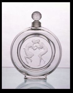 Le Baiser du Faune, heldere glazen parfumfles voor Molinard door Lalique door Rene Jules Lalique