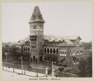 Byculla Railway Hospital, India, ca. 1930 door John Pardon