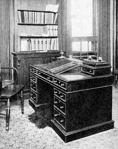 Stoel en bureau van Charles Dickens, gebruikt in Gadshill, 1923