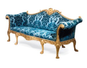 Een George III vergulde houten sofa