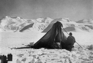 Dr. Wilson schetst op de Beardmore-gletsjer, 13 december 1911