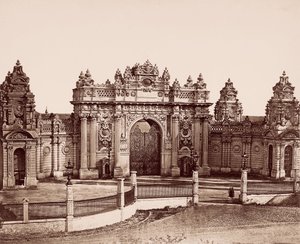 Dolmabahçe Paleis Keizerlijke Poort door Robertson and Beato