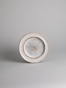 Witte tin-glazuur zijbord; Blauw geglazuurd zij- of fruitbord, 1914-18 door Roger Eliot Fry