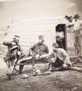 Ontberingen in het kamp (Kolonel Lowe en Kapiteins Brown en George), 1855 door Roger Fenton