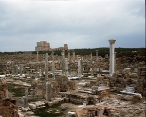 Archeologische site en Romeins theater, 2e-3e eeuw door Roman