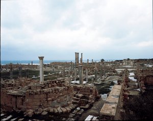 Archeologische site en Romeins theater, 2e-3e eeuw door Roman