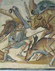 Strijd tussen Gladiatoren en Dieren, detail van een gladiator die een stier spietst, 320 AD door Roman