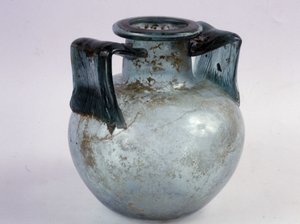 Blauwe glazen cineraria urn met gestreepte handvatten