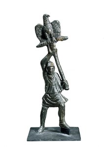 Bronzen beeldje dat een vaandeldrager voorstelt, uit Alba Fucens (Abruzzen, Italië) door Roman