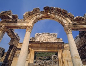 Gevel van de Tempel van Hadrianus