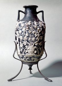 Kleine amphora genaamd blauwe vaas met een dionysische scène door Roman