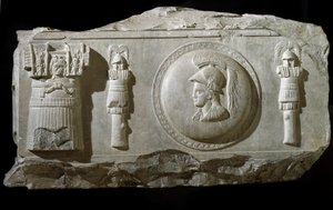 Marmeren reliëffragment van de Plaza de la Consolazione in Rome door Roman