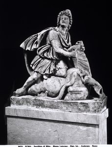 Mithras doodt een stier (marmer) door Roman