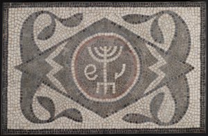 Mozaïek van Menorah met Lulav en Ethrog door Roman