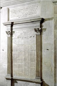 Plaquette van de Triomf- en Consulaire Fasti. Periode van keizer Augustus. 27 v.Chr.-14 n.Chr. Rome, Musei Capitolini door Roman
