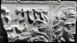Reliëf dat Jona en de Walvis afbeeldt, uit de catacombe van St. Priscilla, Rome door Roman