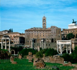 Romeins Forum: panoramisch uitzicht met op de achtergrond het Tabularium gebruikt als archief (79 v.Chr.). Rome