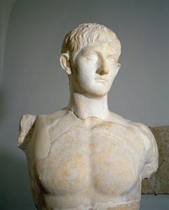 Romeinse beschaving, Marmeren standbeeld van Drusus III, zoon van Germanicus en Agrippina de Oudere uit Roselle, Augusteum, Toscane, Italië