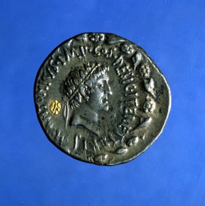 Zilveren en gouden munt met de beeltenis van Anthony of Marcus Antonius (83 v.Chr. - 30 v.Chr.), een Romeinse politicus die regeerde met Cleopatra.