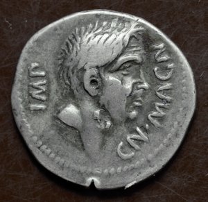 Zilveren munt met de beeltenis van Pompeius de Grote door Roman