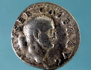Zilveren munt met de beeltenis van de Romeinse keizer Galba (5 v.Chr. - 69 n.Chr.). Collectie van het medagliere van Milaan. door Roman