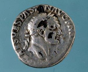 Zilveren munt met de beeltenis van de Romeinse keizer Vespasianus (9 - 79).