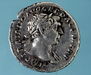 Zilveren munt met de beeltenis van de Romeinse keizer Trajanus (53 - 117). Collectie van het medagliere van Milaan. door Roman