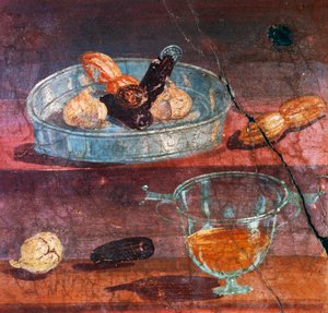 Stilleven met knoflook, dadels en honing, twee gouden en zilveren munten tussen fruit, muurschildering uit Huis van de Herten, Herculaneum (Unesco Werelderfgoedlijst)