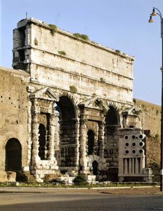 Uitzicht op de Maggiore poort, dit is het punt waar het aquaduct van Claude eindigt in 38 na Christus. Rome
