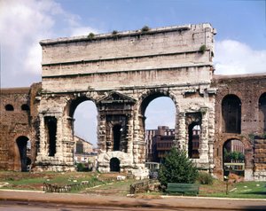 Uitzicht op de maggiore poort (groot), dit is het punt waar het aquaduct van Claude eindigt in 38 na Chr., Rome