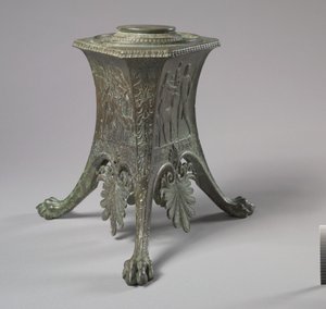 Driepoot basis, 100-1 v.Chr. door Roman Imperial Period
