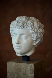Hoofd van de Romeinse Keizer Marcus Aurelius als jongeling (121 - 180 AD) Marmer